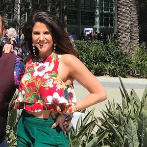 Amazing layered flattering silky SMYMM crop top